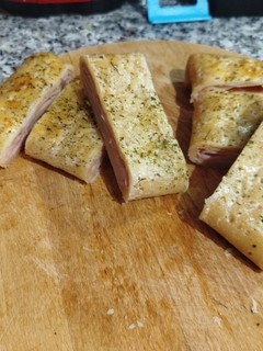 Una foto de Hojaldre normal o sin gluten con paté de atún y chóped a tú gusto