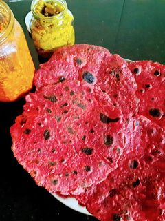 बीटरूट चा पराठा (Beetroot paratha Recipe In Marathi) रेसिपी चे मुख्य फोटो