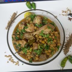 A picture of Murgh cholay.