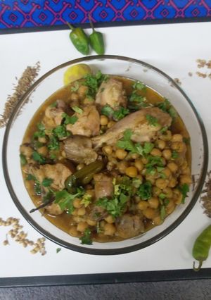 A picture of Murgh cholay.