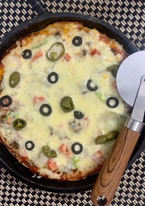 A picture of Hot and spicy Beef cheesy pizza.