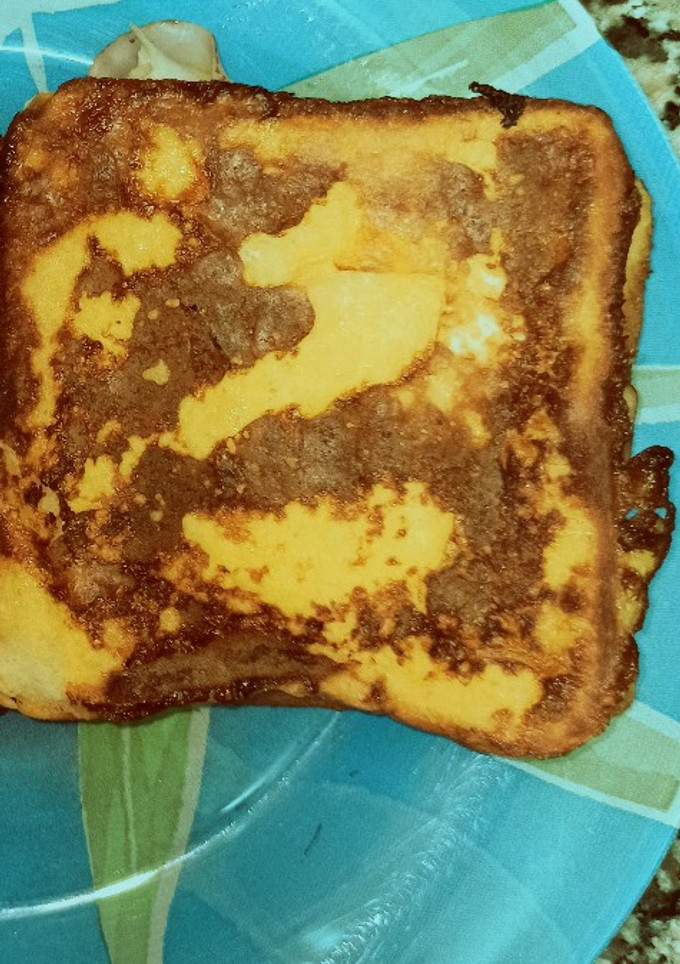 Una foto de Sándwich Montecristo de jamón cocido, pechuga de pavo y queso