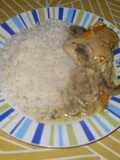 Pollo con champiñones en salsa de albahaca