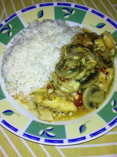 Una foto de Tilapia con champiñones en salsa de albahaca