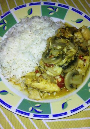 Una foto de Tilapia con champiñones en salsa de albahaca
