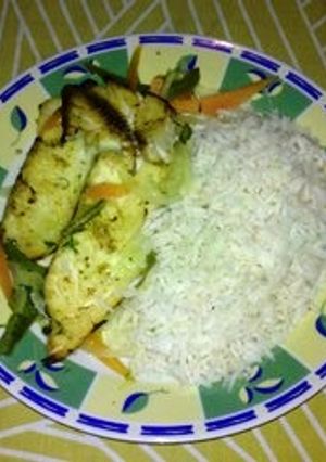 Una foto de Tilapia al horno con vegetales en salsa de naranja