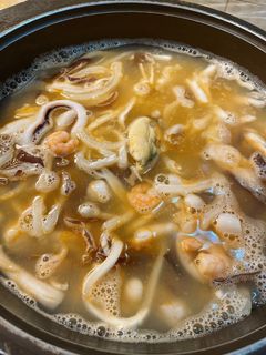 蝦肉丸vs海鮮烏龍麵 的食譜成品照片