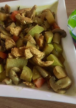 صورة لوصفة صدور دجاج بالخضار