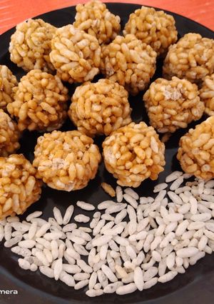 A picture of Puffed rice laddu.