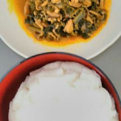 A picture of Vegetable soup with white corn flour.