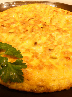 Una foto de Tortilla de alubias y ajos tiernos