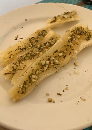 Una foto de Mandiocas a la parrilla