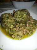 Alcachofas rellenas con habitas y guisantes (vegano)