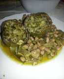Alcachofas rellenas con habitas y guisantes (vegano)
