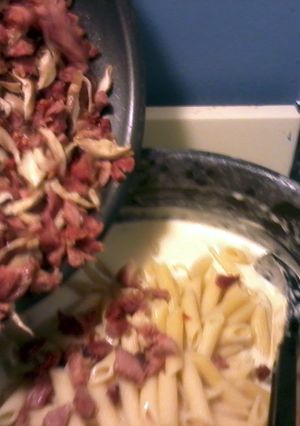 A picture of Ahhmazing cheesy shitake & smoked turkey pasta!.