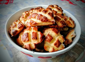 Pillekönnyű burgonyás pogácsa recept fotója