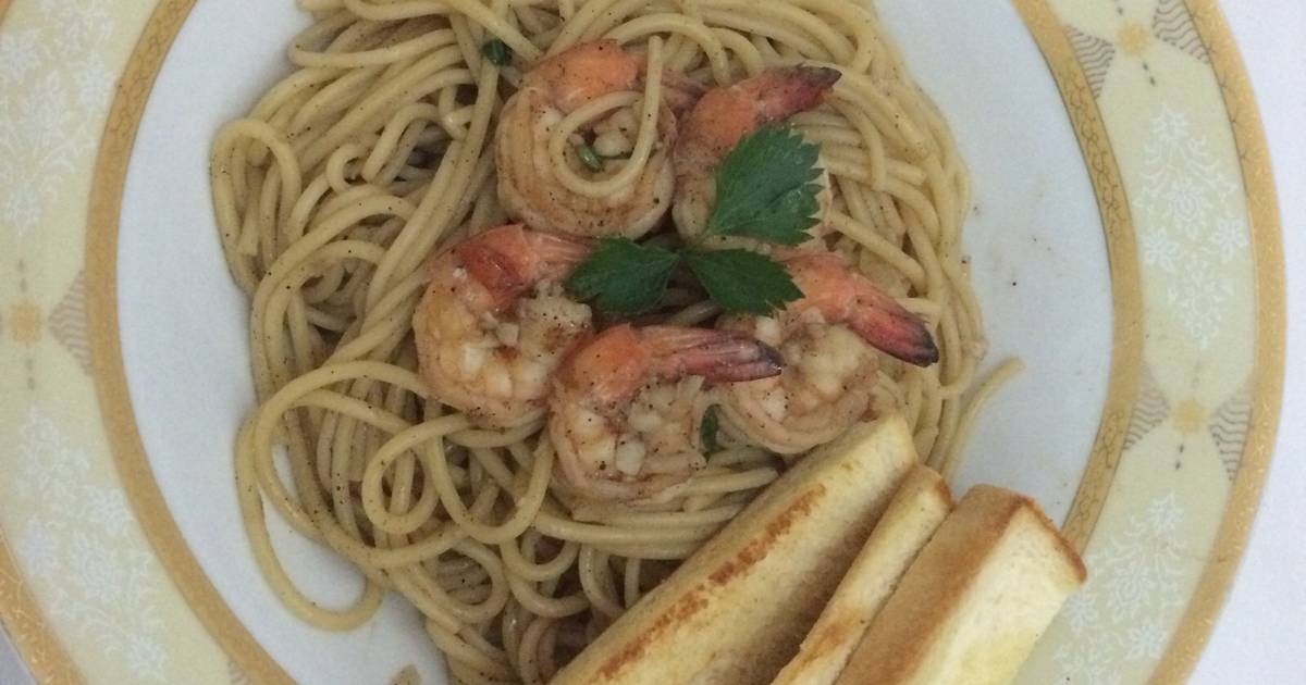  Resep  Spaghetti  aglio  olio  with prawn  and toast bread oleh 