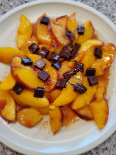 A picture of Sugar N Spice sauteed peaches.