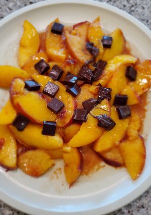 A picture of Sugar N Spice sauteed peaches.
