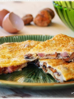 Una foto de Tortilla de setas y jamón