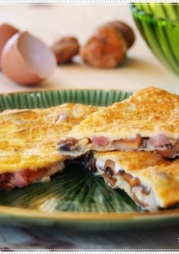 Una foto de Tortilla de setas y jamón