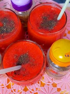 દાડમ અને  સ્ટ્રોબેરી જ્યુસ (Pomegranate Strawberry Juice Recipe In Gujarati) રેસીપી મુખ્ય ફોટો