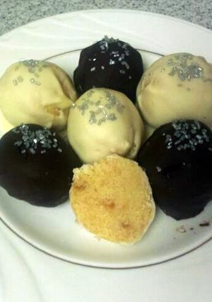 A picture of "Starbucks birthday cake pop".