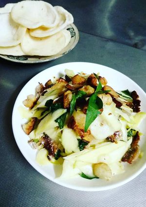 Hình của món Gỏi xoài + khô chỉ vàng + tóp mỡ.