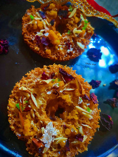 घेवर (Ghevar recipe in hindi) रेसिपी मुख्य फोटो