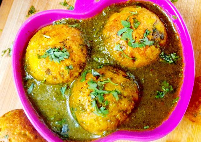 Steps to Make Ultimate Moong dal Dumplings In Spinach Tomato soup