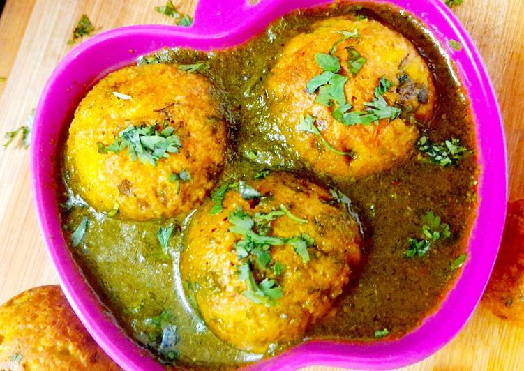 Moongdal Dumplings In Spinach Tomato soup