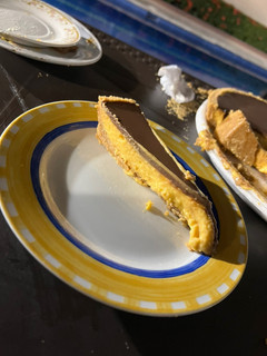 Una foto de Pie de maracuyá y chocolate