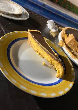 Una foto de Pie de maracuyá y chocolate