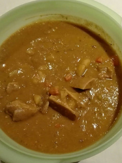 A picture of Curried split pea soup with beef bones.