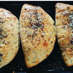 A picture of Domino's Stuffed Garlic Bread.