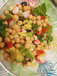 Una foto de Ensalada de garbanzos