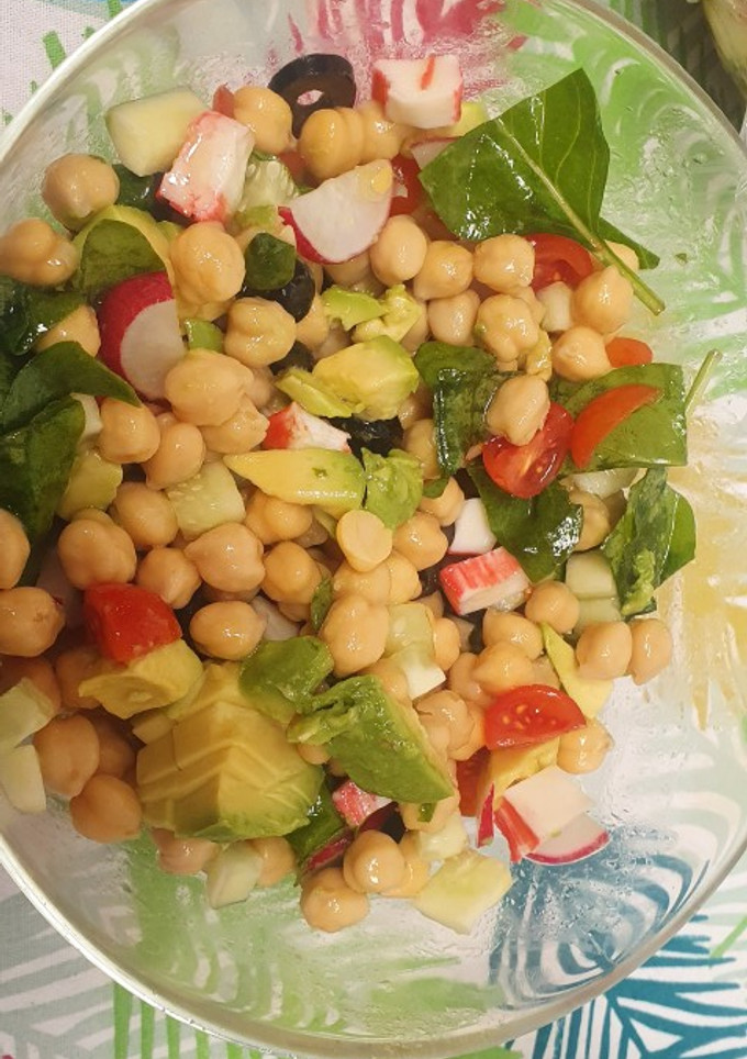 Una foto de Ensalada de garbanzos