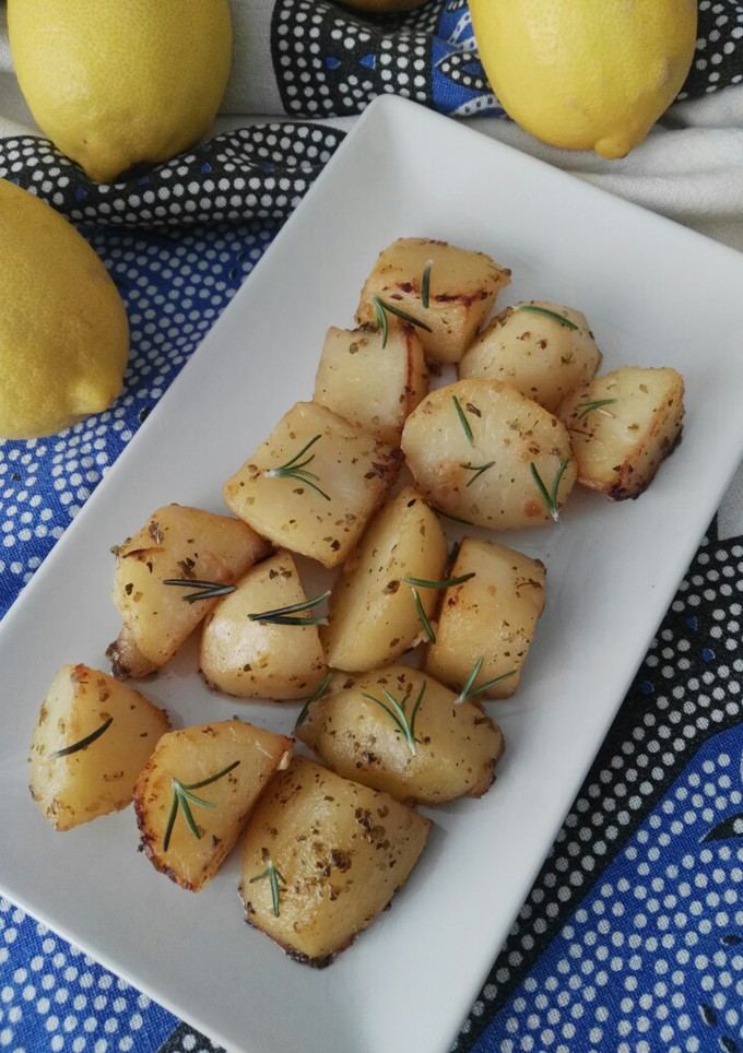 Una foto de Patatas al limón (o patatas a la griega)
