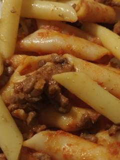 Una foto de Macarrones con tomate y carne picada al horno