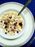 Curd Makhana with Apple and Dry Fruits