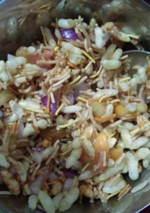 A picture of Bhel puri.
