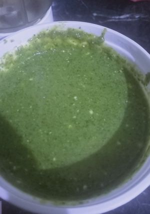 A picture of Pudine ki chutney.