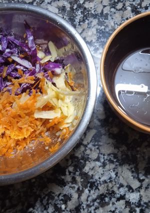 Una foto de Ensalada repollo, manzana 🍏 y 🥕 zanahoria