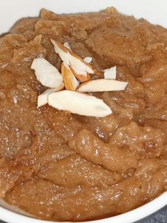 सिंगाड़े के आटे का हलवा (singhare ke aate ka halwa recipe in Hindi) रेसिपी मुख्य फोटो