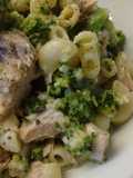 Pasta Coditos con brócoli y atún