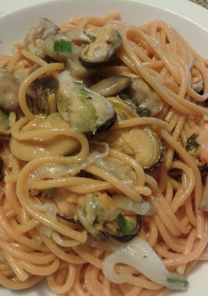 Una foto de Pasta con mejillones y champignones