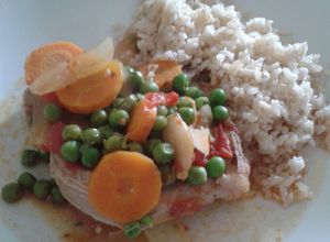 Foto principal de Costeletas de cerdo con hortalizas y arroz blanco 