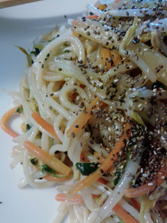 Una foto de Fideos de maíz con semillas. Estilo Tai