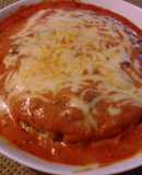 Lasagna de espinaca, jamón & queso de crepes con salsa rosa