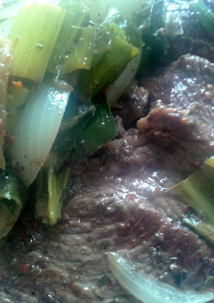 Una foto de Bifes de ternera al verdeo y puerros